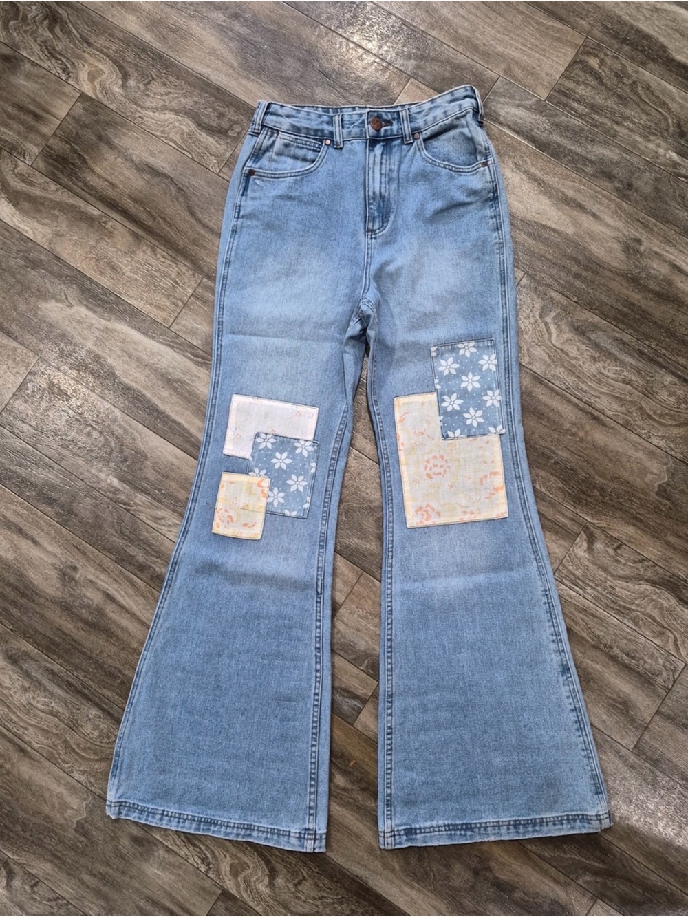 Wrangler x Billabong Light Blue Flare Jeans with Floral Patch Accents Size 28